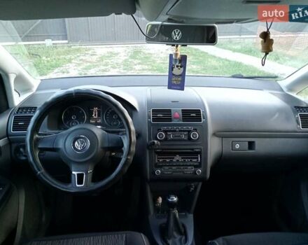 Білий Фольксваген Туран, об'ємом двигуна 1.6 л та пробігом 255 тис. км за 8150 $, фото 7 на Automoto.ua
