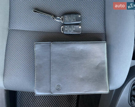 Белый Фольксваген Туран, объемом двигателя 1.6 л и пробегом 235 тыс. км за 9800 $, фото 25 на Automoto.ua