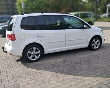 Білий Фольксваген Туран, об'ємом двигуна 2 л та пробігом 237 тис. км за 10500 $, фото 3 на Automoto.ua