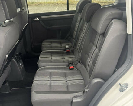 Білий Фольксваген Туран, об'ємом двигуна 2 л та пробігом 251 тис. км за 12300 $, фото 26 на Automoto.ua