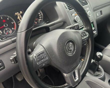 Білий Фольксваген Туран, об'ємом двигуна 2 л та пробігом 251 тис. км за 12300 $, фото 16 на Automoto.ua