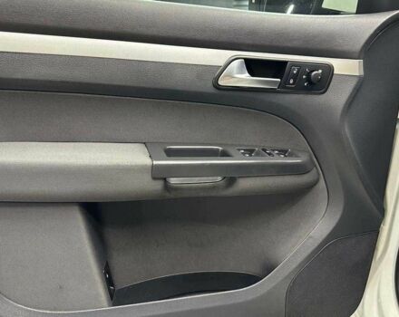 Белый Фольксваген Туран, объемом двигателя 1.6 л и пробегом 188 тыс. км за 12500 $, фото 6 на Automoto.ua