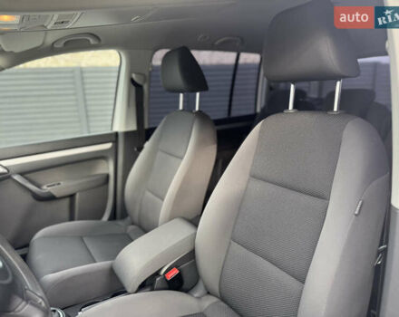 Білий Фольксваген Туран, об'ємом двигуна 1.6 л та пробігом 264 тис. км за 9650 $, фото 16 на Automoto.ua