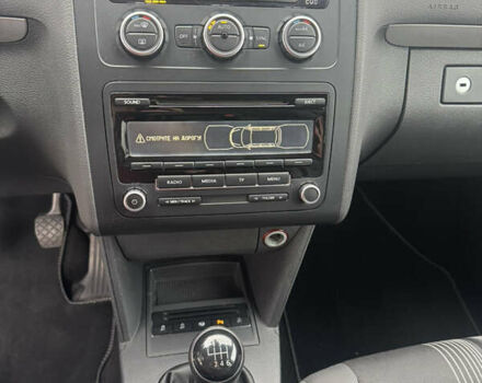 Білий Фольксваген Туран, об'ємом двигуна 2 л та пробігом 251 тис. км за 12300 $, фото 19 на Automoto.ua