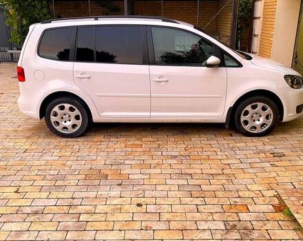 Белый Фольксваген Туран, объемом двигателя 1.6 л и пробегом 360 тыс. км за 9000 $, фото 2 на Automoto.ua