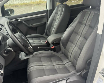 Білий Фольксваген Туран, об'ємом двигуна 2 л та пробігом 251 тис. км за 12300 $, фото 12 на Automoto.ua