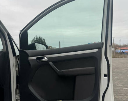 Білий Фольксваген Туран, об'ємом двигуна 2 л та пробігом 251 тис. км за 12300 $, фото 40 на Automoto.ua