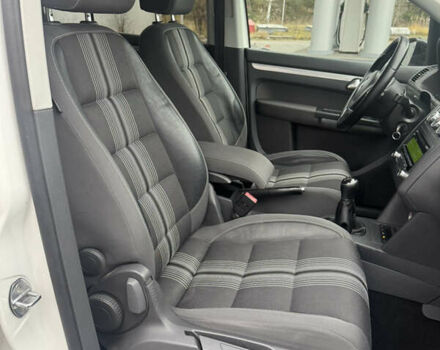 Білий Фольксваген Туран, об'ємом двигуна 2 л та пробігом 251 тис. км за 12300 $, фото 38 на Automoto.ua