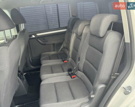 Білий Фольксваген Туран, об'ємом двигуна 1.6 л та пробігом 264 тис. км за 9650 $, фото 22 на Automoto.ua