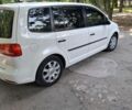 Белый Фольксваген Туран, объемом двигателя 1.6 л и пробегом 240 тыс. км за 9700 $, фото 2 на Automoto.ua