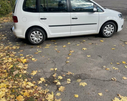 Белый Фольксваген Туран, объемом двигателя 1.6 л и пробегом 140 тыс. км за 12700 $, фото 3 на Automoto.ua