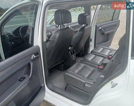 Белый Фольксваген Туран, объемом двигателя 1.97 л и пробегом 350 тыс. км за 8550 $, фото 12 на Automoto.ua