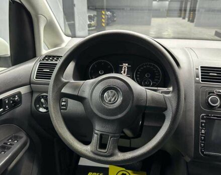 Белый Фольксваген Туран, объемом двигателя 1.6 л и пробегом 188 тыс. км за 12500 $, фото 11 на Automoto.ua