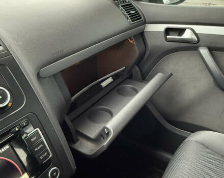 Белый Фольксваген Туран, объемом двигателя 1.39 л и пробегом 221 тыс. км за 9499 $, фото 36 на Automoto.ua