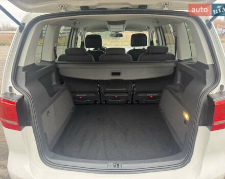 Білий Фольксваген Туран, об'ємом двигуна 2 л та пробігом 251 тис. км за 12300 $, фото 32 на Automoto.ua