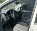 Белый Фольксваген Туран, объемом двигателя 1.6 л и пробегом 230 тыс. км за 9800 $, фото 1 на Automoto.ua
