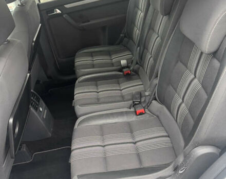 Білий Фольксваген Туран, об'ємом двигуна 2 л та пробігом 251 тис. км за 12300 $, фото 31 на Automoto.ua