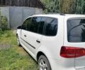 Белый Фольксваген Туран, объемом двигателя 1.6 л и пробегом 230 тыс. км за 9800 $, фото 2 на Automoto.ua