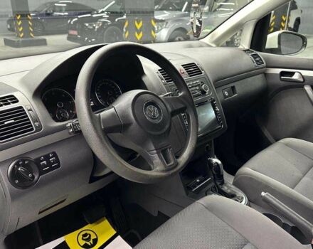 Белый Фольксваген Туран, объемом двигателя 1.6 л и пробегом 188 тыс. км за 12500 $, фото 7 на Automoto.ua