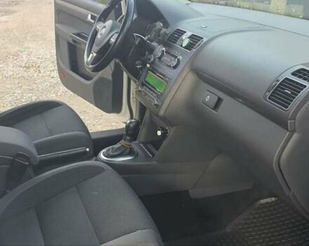 Білий Фольксваген Туран, об'ємом двигуна 1.6 л та пробігом 270 тис. км за 9450 $, фото 34 на Automoto.ua