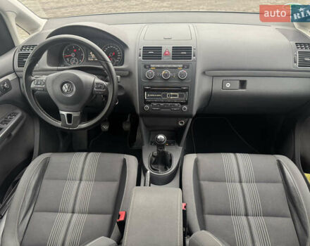 Білий Фольксваген Туран, об'ємом двигуна 2 л та пробігом 251 тис. км за 12300 $, фото 42 на Automoto.ua