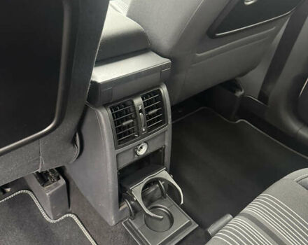 Білий Фольксваген Туран, об'ємом двигуна 2 л та пробігом 251 тис. км за 12300 $, фото 28 на Automoto.ua