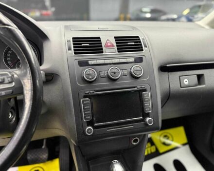 Белый Фольксваген Туран, объемом двигателя 2 л и пробегом 241 тыс. км за 12300 $, фото 18 на Automoto.ua