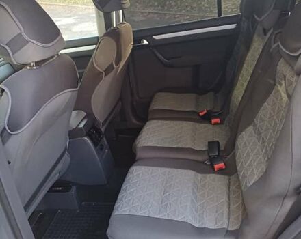 Білий Фольксваген Туран, об'ємом двигуна 1.6 л та пробігом 228 тис. км за 10200 $, фото 2 на Automoto.ua