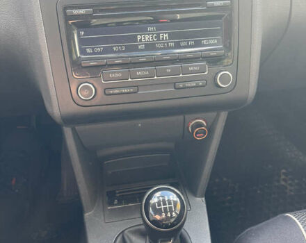 Белый Фольксваген Туран, объемом двигателя 1.6 л и пробегом 140 тыс. км за 12700 $, фото 16 на Automoto.ua