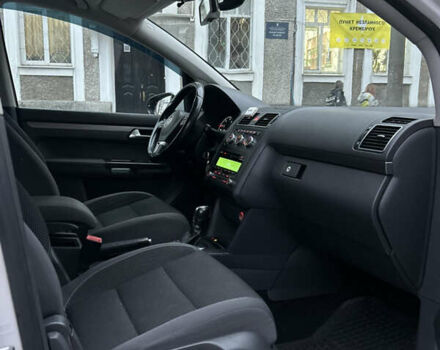 Белый Фольксваген Туран, объемом двигателя 1.6 л и пробегом 284 тыс. км за 9350 $, фото 10 на Automoto.ua