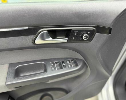 Белый Фольксваген Туран, объемом двигателя 2 л и пробегом 241 тыс. км за 12300 $, фото 23 на Automoto.ua