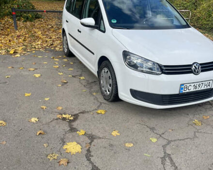 Белый Фольксваген Туран, объемом двигателя 1.6 л и пробегом 140 тыс. км за 12700 $, фото 1 на Automoto.ua