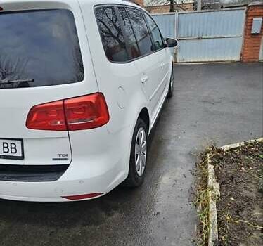 Белый Фольксваген Туран, объемом двигателя 1.6 л и пробегом 269 тыс. км за 8600 $, фото 5 на Automoto.ua