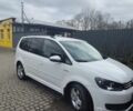 Белый Фольксваген Туран, объемом двигателя 1.6 л и пробегом 270 тыс. км за 9800 $, фото 1 на Automoto.ua