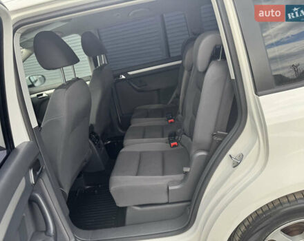 Білий Фольксваген Туран, об'ємом двигуна 1.6 л та пробігом 264 тис. км за 9650 $, фото 21 на Automoto.ua