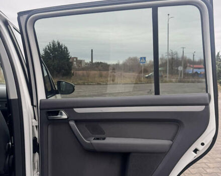 Білий Фольксваген Туран, об'ємом двигуна 2 л та пробігом 251 тис. км за 12300 $, фото 41 на Automoto.ua