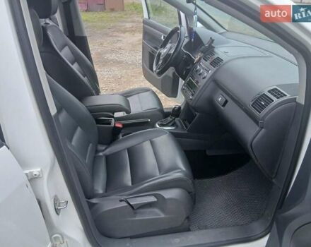 Белый Фольксваген Туран, объемом двигателя 1.97 л и пробегом 350 тыс. км за 8550 $, фото 10 на Automoto.ua