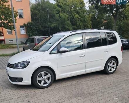 Білий Фольксваген Туран, об'ємом двигуна 2 л та пробігом 237 тис. км за 10500 $, фото 1 на Automoto.ua