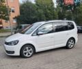 Білий Фольксваген Туран, об'ємом двигуна 2 л та пробігом 237 тис. км за 10500 $, фото 1 на Automoto.ua