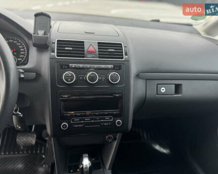 Білий Фольксваген Туран, об'ємом двигуна 1.6 л та пробігом 264 тис. км за 9650 $, фото 19 на Automoto.ua