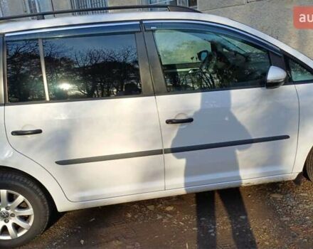 Білий Фольксваген Туран, об'ємом двигуна 1.6 л та пробігом 228 тис. км за 10200 $, фото 1 на Automoto.ua