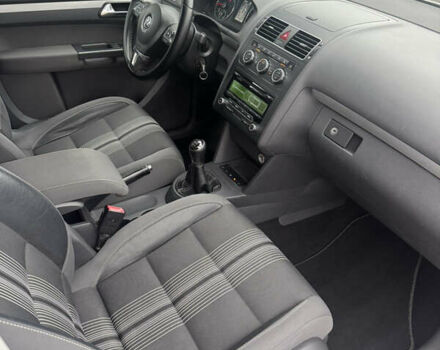 Білий Фольксваген Туран, об'ємом двигуна 2 л та пробігом 251 тис. км за 12300 $, фото 39 на Automoto.ua