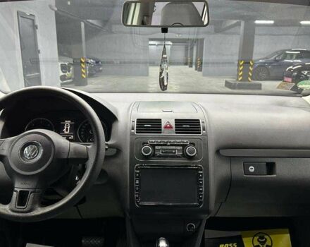 Белый Фольксваген Туран, объемом двигателя 1.6 л и пробегом 188 тыс. км за 12500 $, фото 12 на Automoto.ua