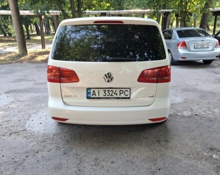 Белый Фольксваген Туран, объемом двигателя 1.6 л и пробегом 240 тыс. км за 9700 $, фото 1 на Automoto.ua