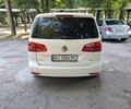 Белый Фольксваген Туран, объемом двигателя 1.6 л и пробегом 240 тыс. км за 9700 $, фото 1 на Automoto.ua