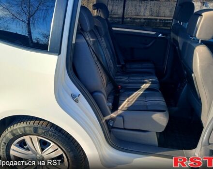 Білий Фольксваген Туран, об'ємом двигуна 2 л та пробігом 362 тис. км за 11700 $, фото 10 на Automoto.ua