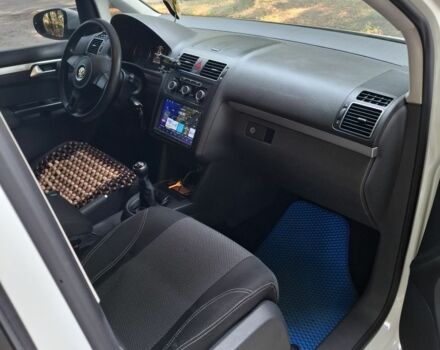 Белый Фольксваген Туран, объемом двигателя 1.6 л и пробегом 240 тыс. км за 9700 $, фото 9 на Automoto.ua