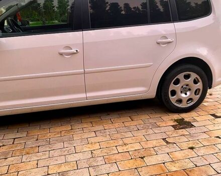 Белый Фольксваген Туран, объемом двигателя 1.6 л и пробегом 360 тыс. км за 9000 $, фото 4 на Automoto.ua