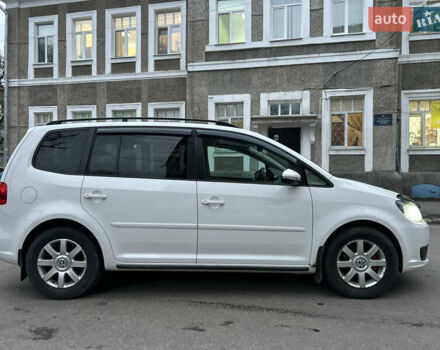 Белый Фольксваген Туран, объемом двигателя 1.6 л и пробегом 284 тыс. км за 9350 $, фото 5 на Automoto.ua