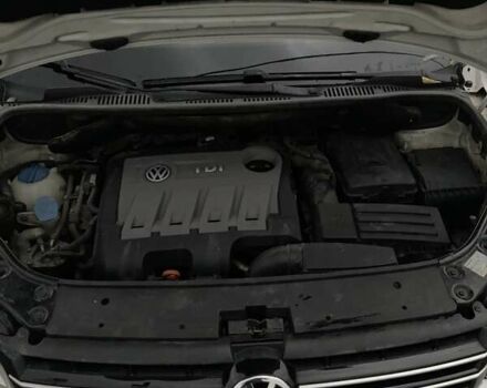 Белый Фольксваген Туран, объемом двигателя 2 л и пробегом 351 тыс. км за 10000 $, фото 13 на Automoto.ua